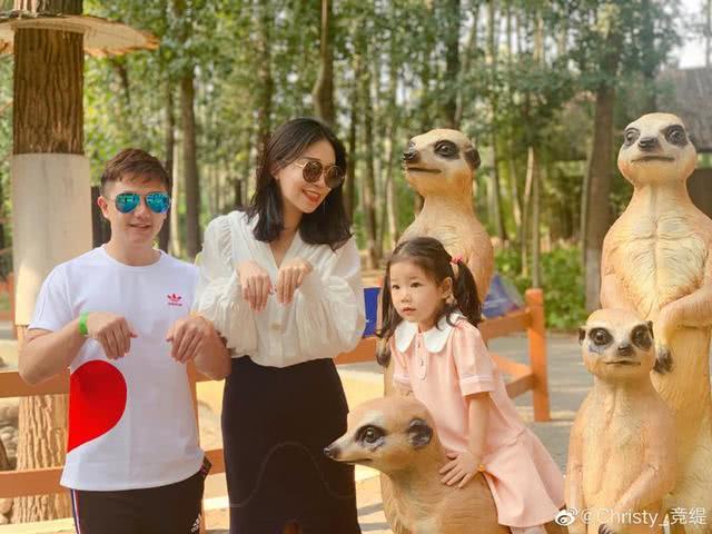 ��һ����Ů������ʱ�д�Ƭ������ë��������ܰ������Ů��̫���